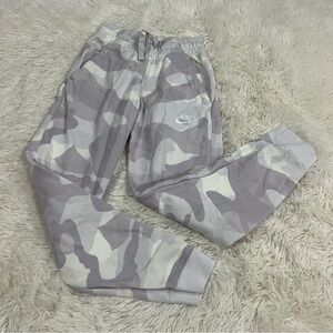 Nike Girls Purple & White Camo sweatpants joggers LIKE NEW